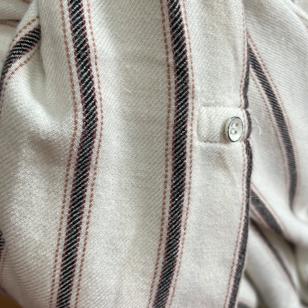 Button front blouse - Picture 6 of 6